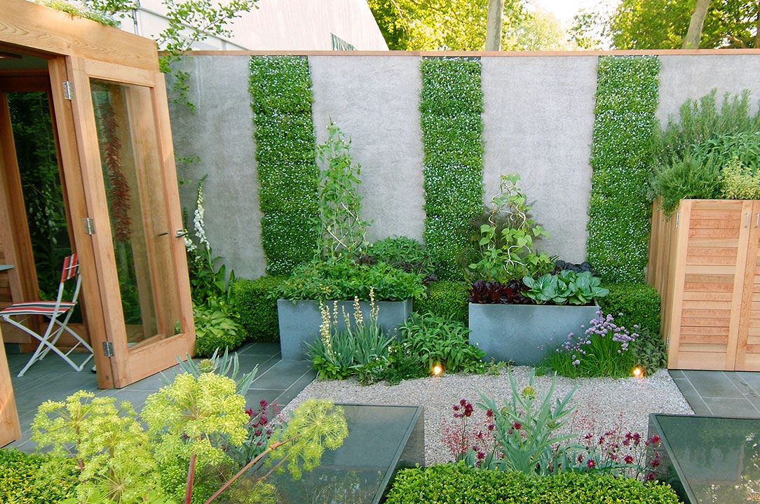 define vertical gardening
